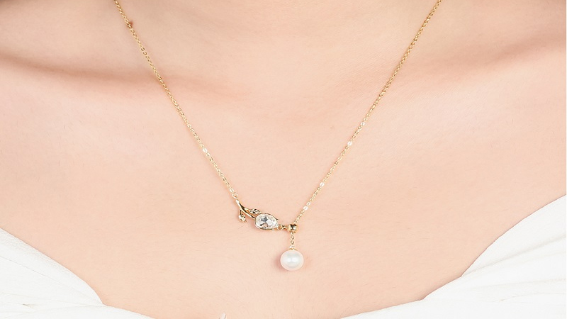 Thiết kế ấn tượng với một đoạn l&agrave; c&agrave;nh hoa hồng